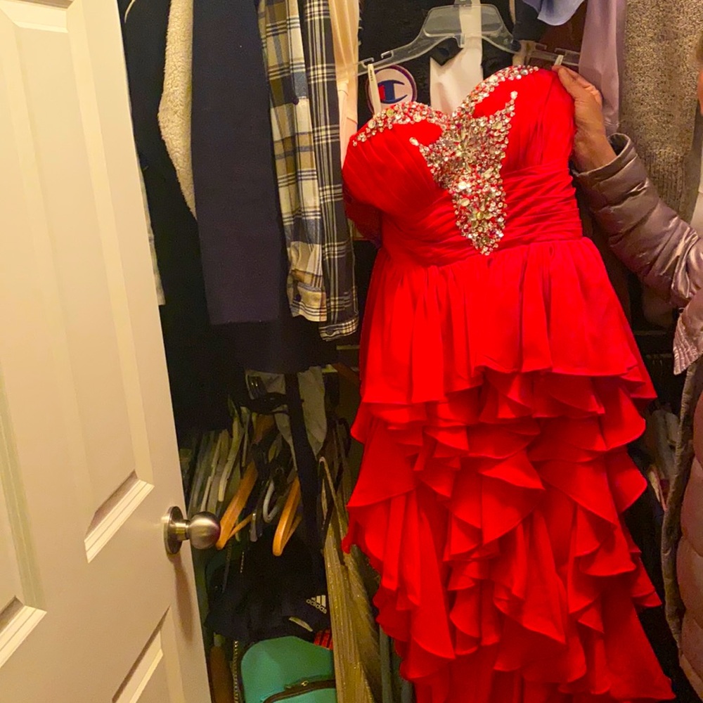 BEAUTIFUL PROM DRESS. SIZE 2.
